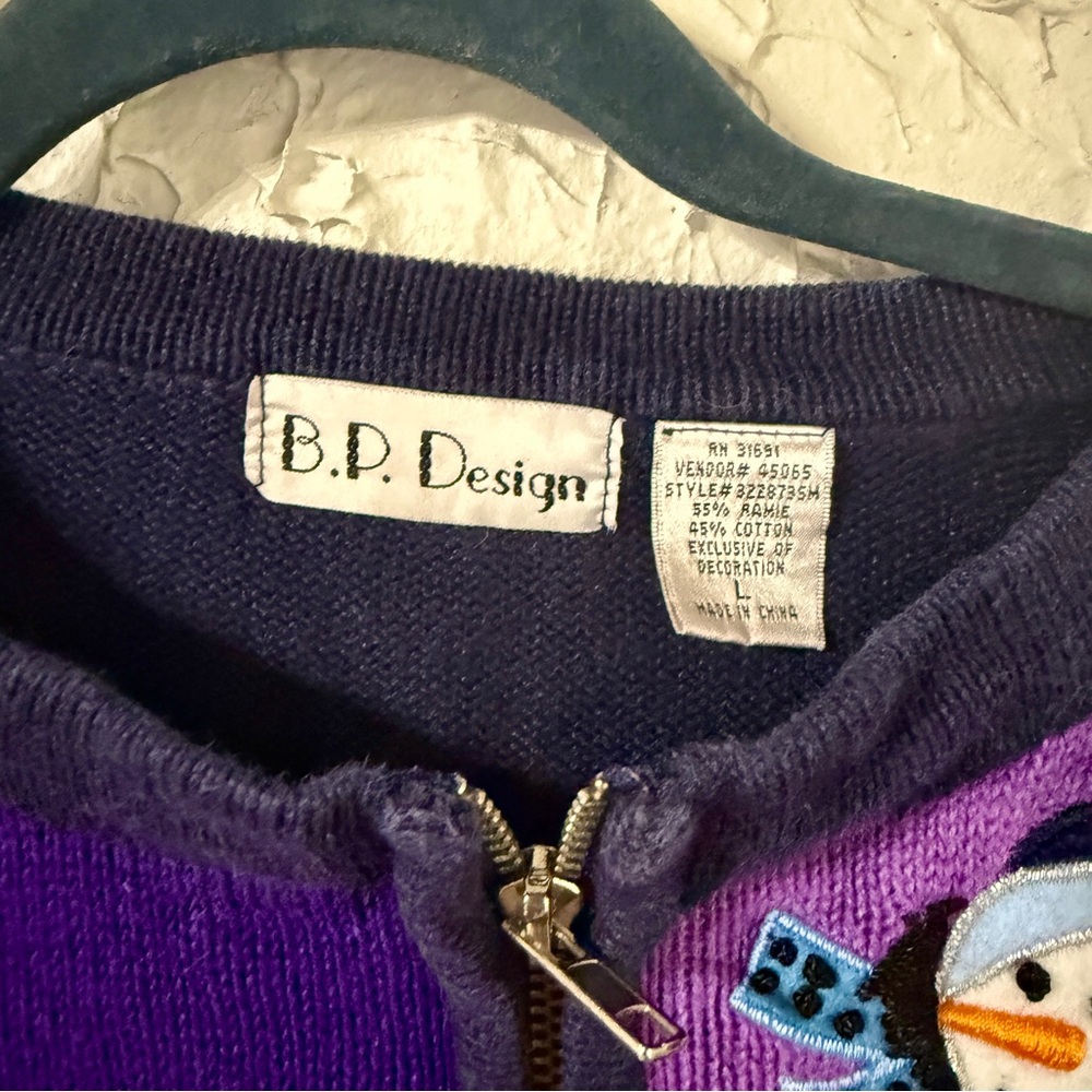 Women’s Snowman Pattern Sweater - Zip Up - Picture 5 of 7